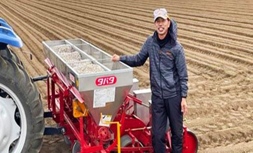 「CO・OP北海道の小粒納豆」の原料となる「スズマル大豆」の播種（種まき）作業が始まりました。